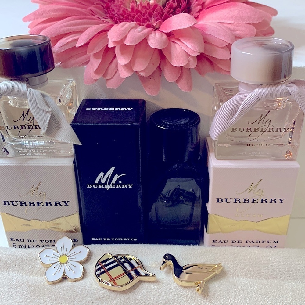 🌸 3 Burberry mini fragrances and 3 collectible enamel lapel pins